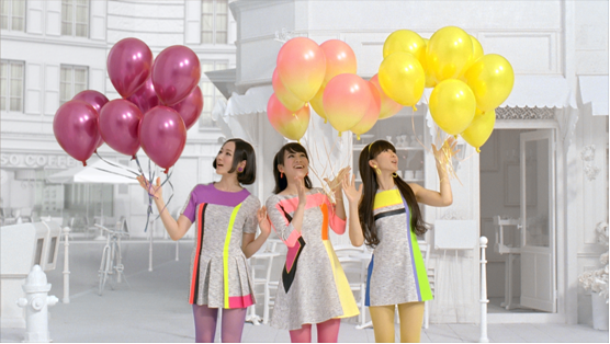 「氷結 Balloon」編CMのワンシーン。
