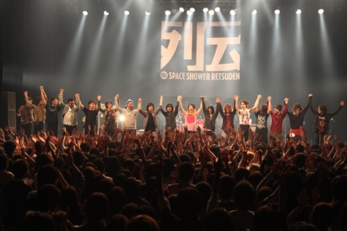 「スペースシャワー列伝 JAPAN TOUR 2012」ファイナルのアンコールの様子。