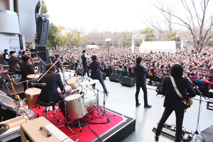 写真は3月13日のフリーライブの模様（撮影：泉田和範［beface creative］）。