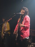 200人の女性ファンを前に、貴重なパフォーマンスを繰り広げたmiwa。