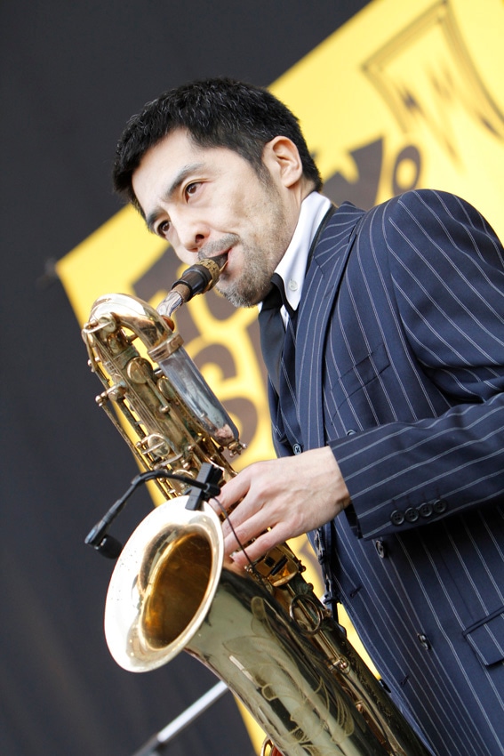 谷中敦（B.Sax）（撮影：泉田和範［beface creative］）