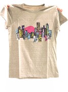 「きらっとT 東京の街が奏でる カーキ」前身頃。