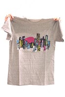 「きらっとT 東京の街が奏でる ライトグレー」前身頃。