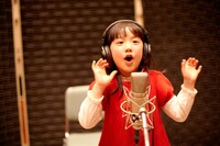 レコーディング中の芦田愛菜。