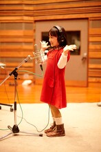 レコーディング中の芦田愛菜。