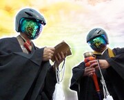 「仏門に入ったDAFT PUNK」を思わせる風貌のTariki Echoの2人。