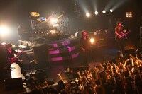 2003年3月16日に赤坂BLITZにて解散ライブを行い、10年と1日ぶりに同ライブハウスで復活したZIGZO。（撮影：平沼久奈）