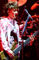 今週の人気の画像1位は「L'Arc-en-Ciel台北公演で現地ファン1万人が大合唱」より、tetsuya（B）。