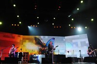 今週の人気の画像8位は「L'Arc-en-Ciel台北公演で現地ファン1万人が大合唱」より、L'Arc-en-Ciel。