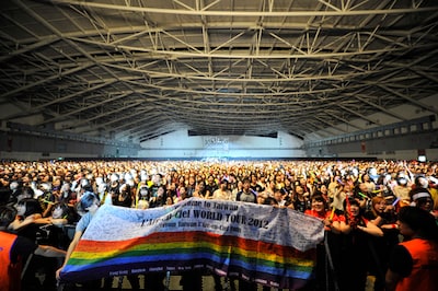 横断幕を用意してメンバーを迎えた台北のファン。