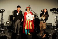 番組側から仕掛けられた「どっきり」で、無茶ぶりを強いられた庄村聡泰（写真右）。種明かし後は安堵から半泣きに。