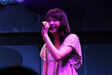 「（ソロは）緊張するので、生暖かい目で見てください」とKaede。