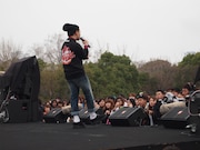 写真はフリーライブの模様。