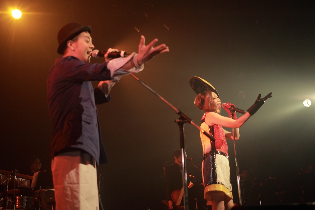 「野宮さんならびにピチカートへの愛を語るには3日あっても足りない」とヒャダイン（写真左）。