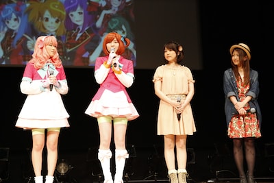 写真左から仲谷明香、岩田華怜、神田朱未、白石涼子。