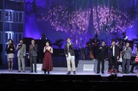 槇原敬之×森山良子×全出演者「林檎の花」の模様。