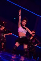 「Dear J」を披露する大島優子。 (C)AKS