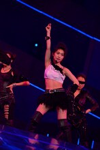 「Dear J」を披露する大島優子。 (C)AKS