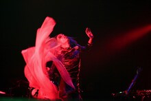 アヴちゃん（Vo）（Photo by 岩根愛）