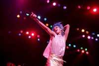 アヴちゃん（Vo）（Photo by 岩根愛）