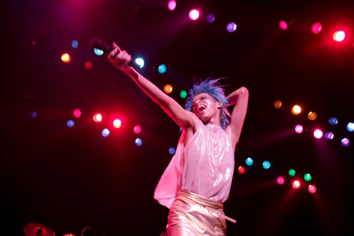 アヴちゃん（Vo）（Photo by 岩根愛）