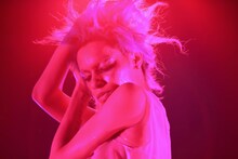 アヴちゃん（Vo）（Photo by 岩根愛）