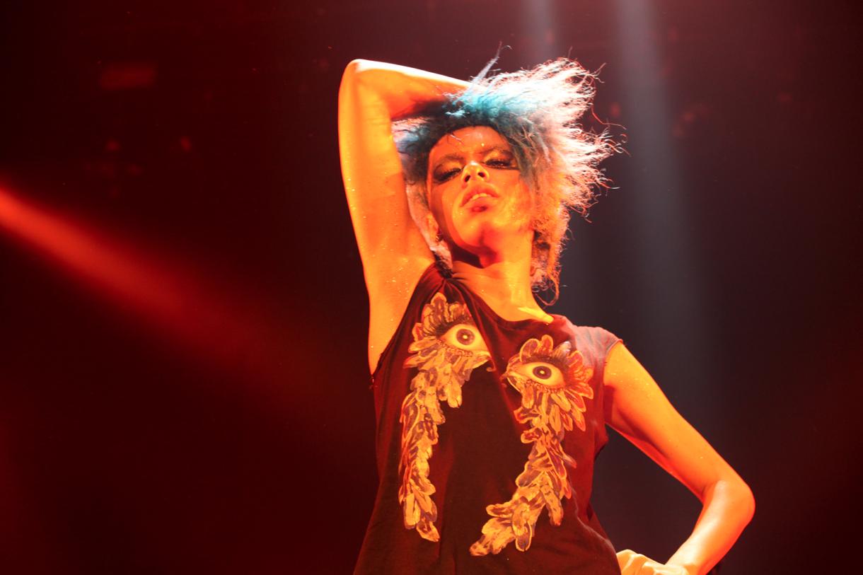 アヴちゃん（Vo）（Photo by 岩根愛）
