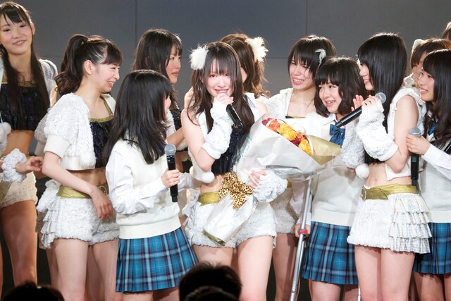 小野晴香（写真中央）を囲むSKE48メンバー。