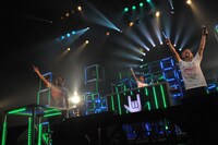 写真は全国ツアー「ソナポケイズムvol.3」から、3月24日に地元・名古屋センチュリーホールで行われたライブの模様。