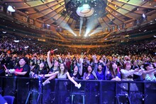 「L'Arc-en-Ciel WORLD TOUR 2012」ニューヨーク公演の様子。