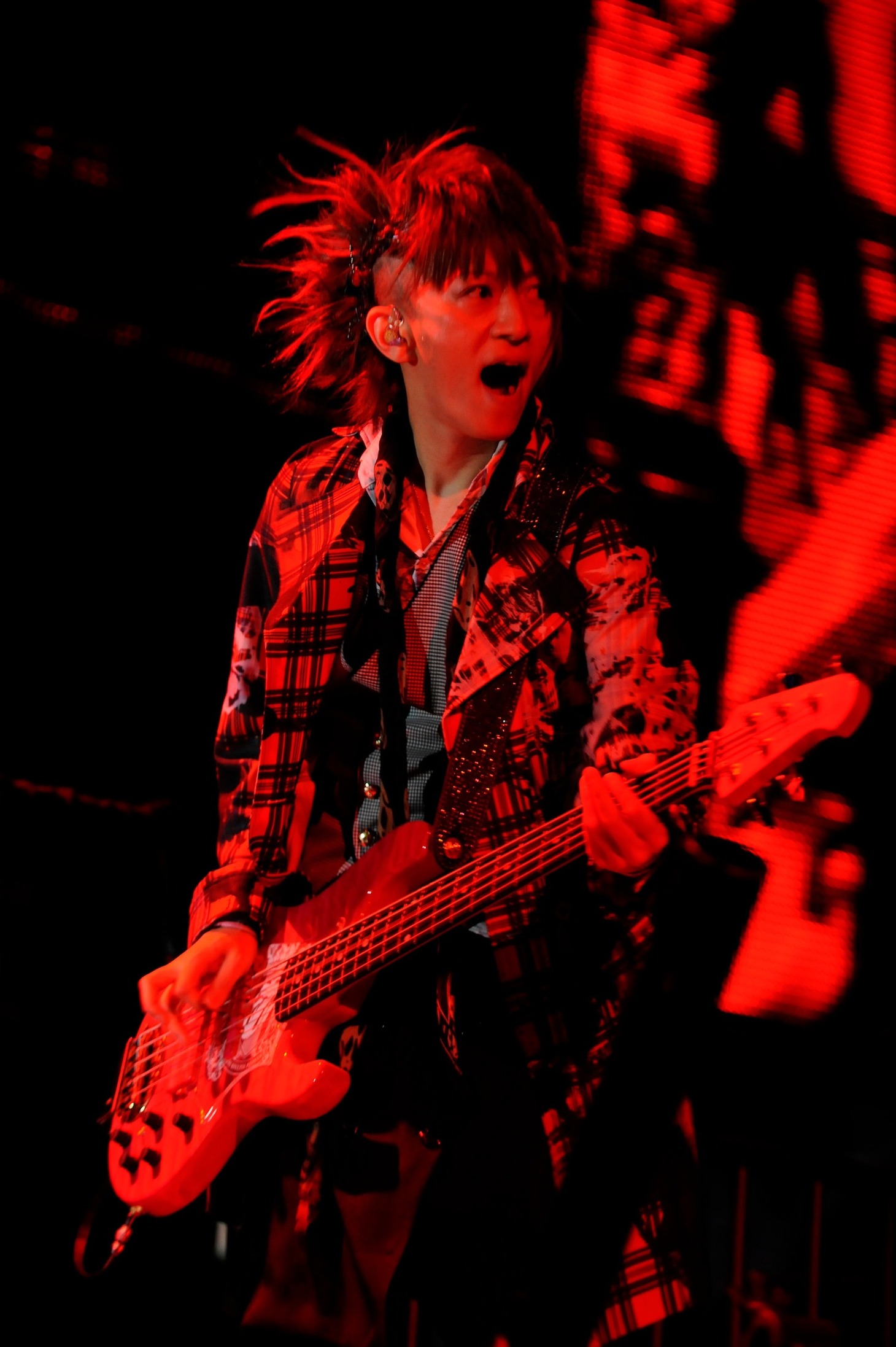 今週の人気の画像5位は「『20年かかった』L'Arc-en-Ciel初NY公演は熱狂と興奮の渦に」より、tetsuya（B）。