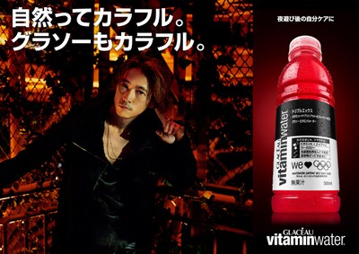 窪塚洋介と「xxx」のコラボビジュアル。都会の闇に覆われた中での、自由で危険な夜遊びを表現。