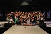 イベント「HARAJUKU KAWAii!!!! 2012 SPRING」の出演者集合写真。