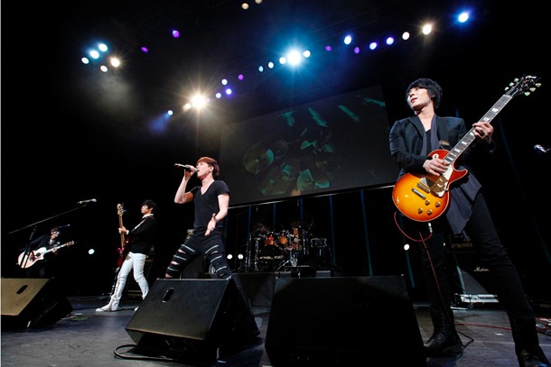 写真は東京・TOKYO DOME CITY HALLにで開催された「FTISLAND Official Fanmeeting 2012～Congratulations！ ～」の模様。