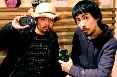 左が七尾旅人、右がやけのはら。