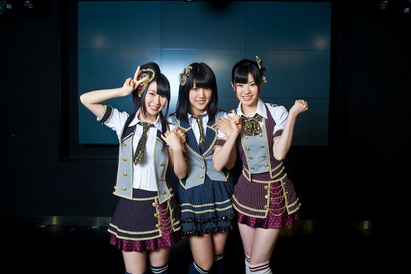 写真左から高柳明音（チームKII）、平田璃香子（チームS）、梅本まどか（チームE）。