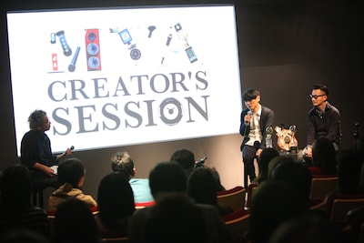 2人のトークを聴こうと、会場には超満員の観客が詰めかけた。