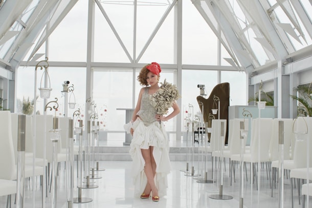 写真は「SAY YES -102回目のプロポーズ-」ビデオクリップ撮影時のワンシーン。