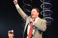 「シャニムニ行クゾ！」とMr.デフスター。