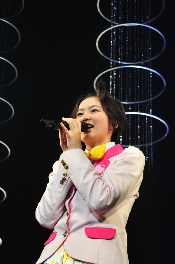 安本彩花