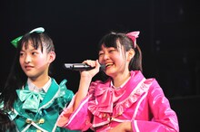 松野莉奈（写真左）と杏野なつ（右）。