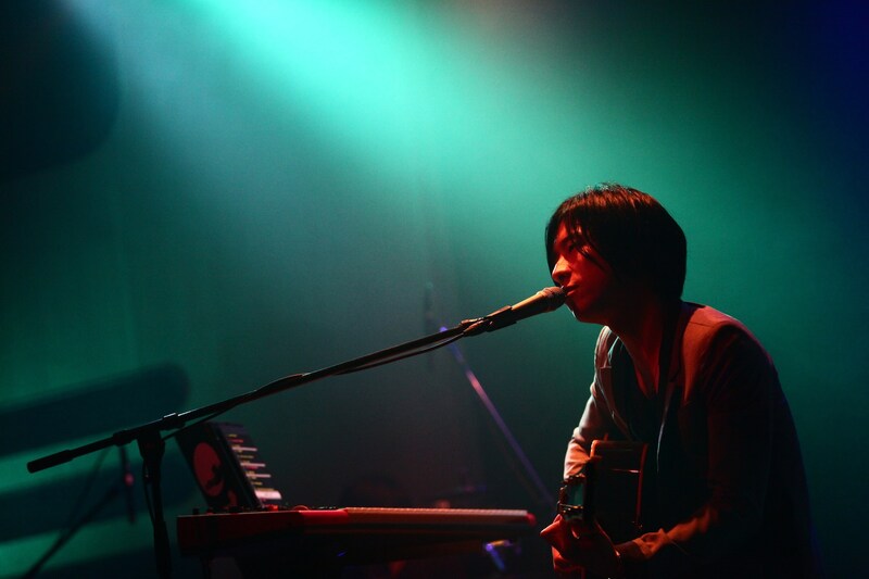 ホリエアツシ（Vo, G, P）（撮影：橋本塁）