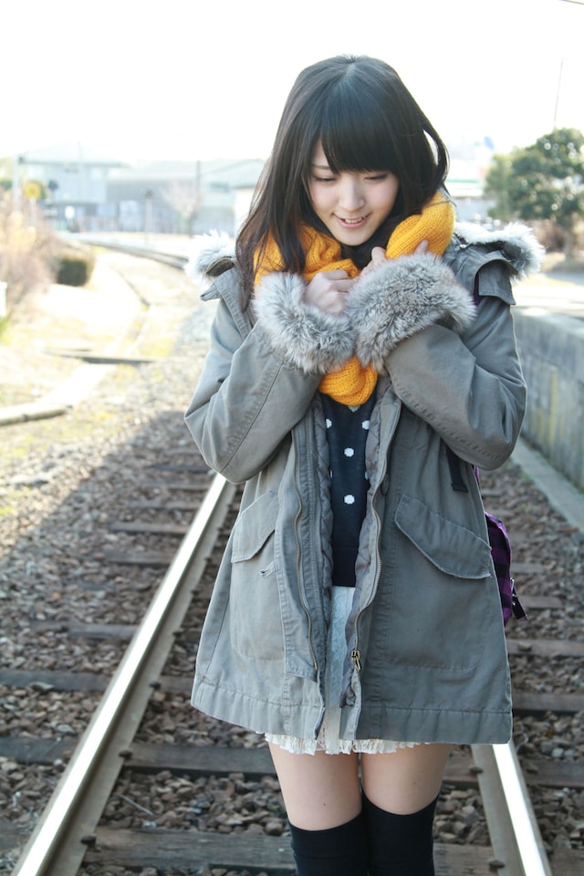 「君は自転車 私は電車で帰宅」PVより、鈴木愛理の撮影シーン。