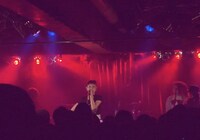 「麹町のスネーク」ビデオクリップのワンシーン。