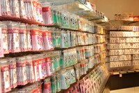 ショップエリア (C)AKS