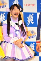 写真は本日行われたロッテアイス「爽」新CM記者発表会より。高城れには誰の発言にも「そうそう」と相槌を打つももクロ爽としての新キャラクターを早くも確立した。