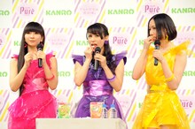 グリーンキウイ味を試食するPerfume。