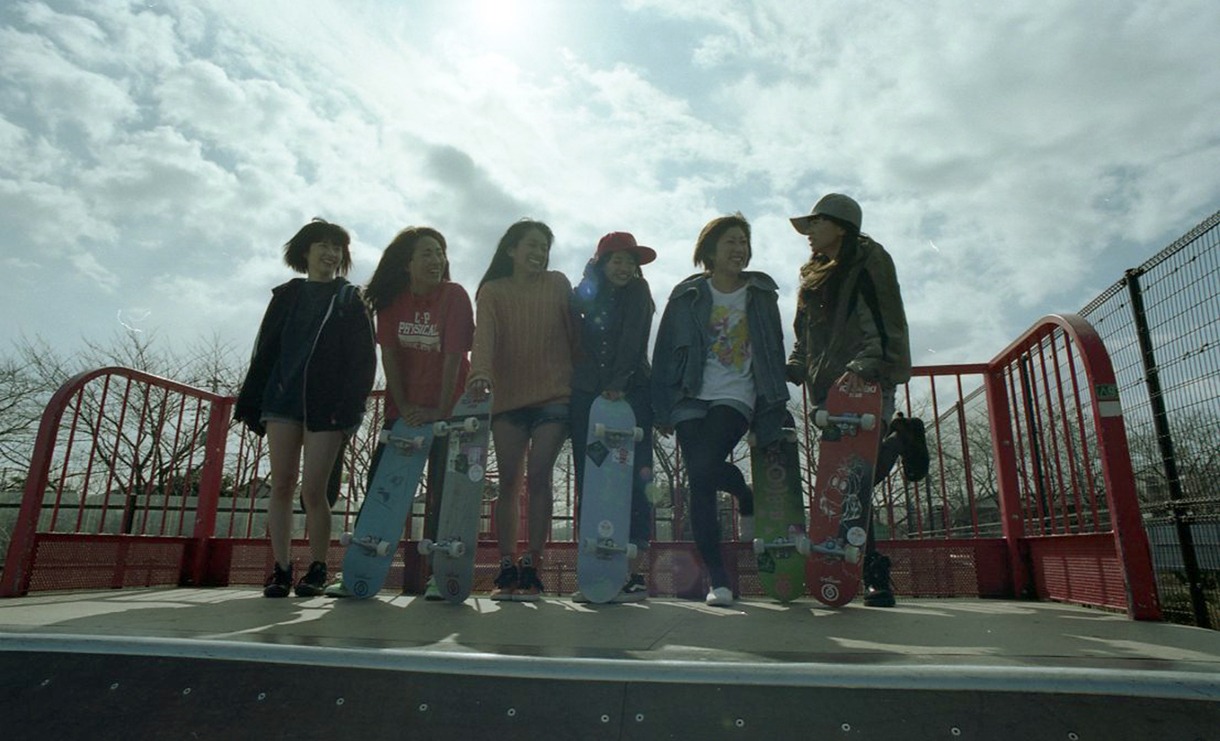 tengal6は7月まで「tengal6」もしくは「lyrical school（ex. tengal6）」名義で活動する。