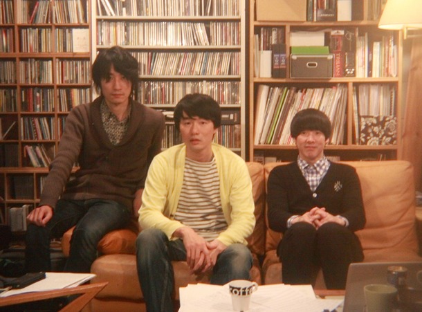左から河野丈洋、HARCO、カジヒデキ。