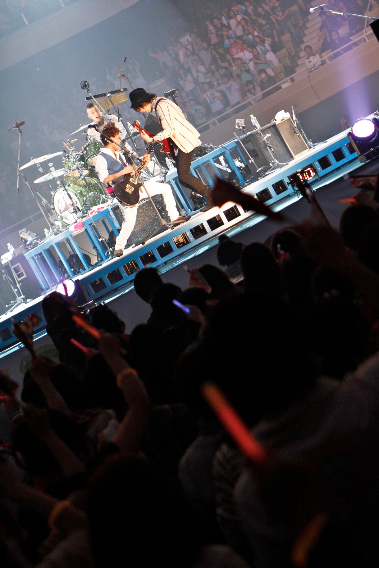 アリーナツアー「HY TI-CHI TA-CHI MI-CHI PARADE TOUR 2012」日本武道館公演の模様。